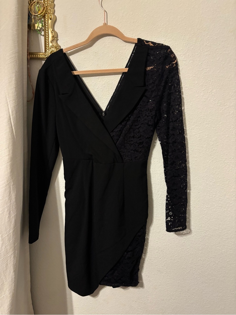 VENUS Black Lace-Detail Long Sleeve V-Neck Dress